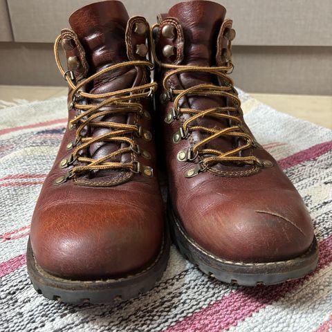 Craft & Glory Hike Boots in Full Grain Waxed Water Buffalo