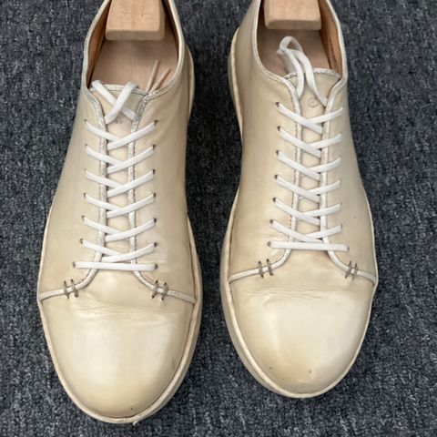 Crown Northampton Harlestone in Off White Veg Tan Calf