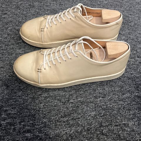 Crown Northampton Harlestone in Off White Veg Tan Calf