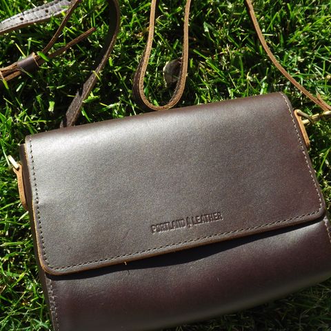 Portland Leather Metro Crossbody in Grizzly
