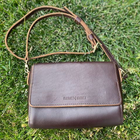 Portland Leather Metro Crossbody in Grizzly