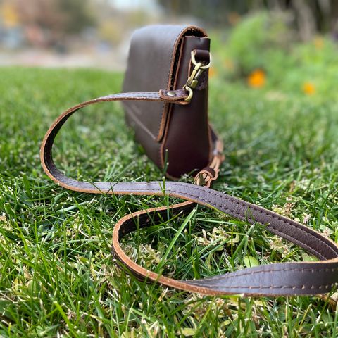 Portland Leather Metro Crossbody in Grizzly