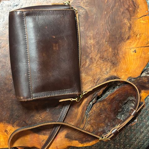 Portland Leather Metro Crossbody in Grizzly
