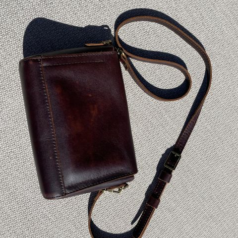Portland Leather Metro Crossbody in Grizzly