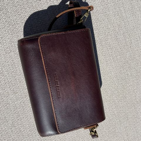Portland Leather Metro Crossbody in Grizzly
