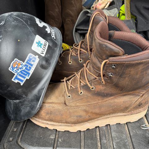 Red Wing 2440 Traction Tred Lite in S.B. Foot Saddle Voyageur Nubuck
