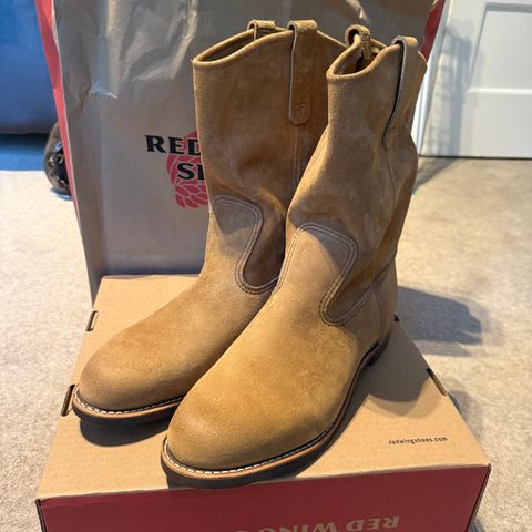 Red Wing 8060 in S.B. Foot Hawthorne Muleskinner