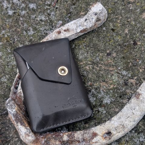 Cash And Son Leather Goods River in Maryam Graphite TPR Horsebutt