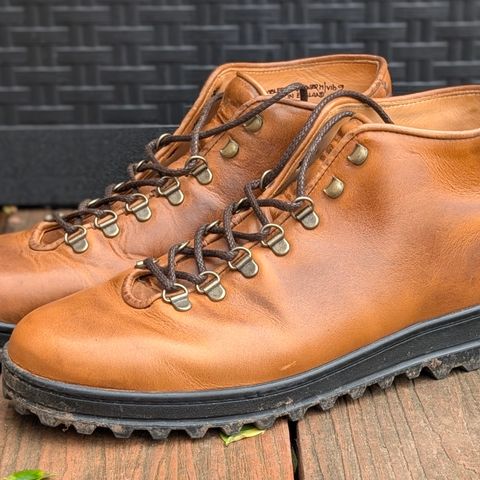 Crown Northampton Everdon in Horween Sunflower Chromexcel