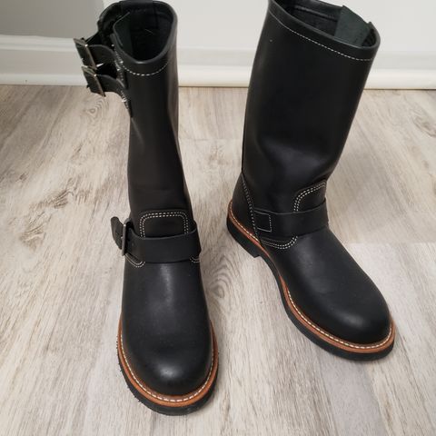 Red Wing Engineer in Black