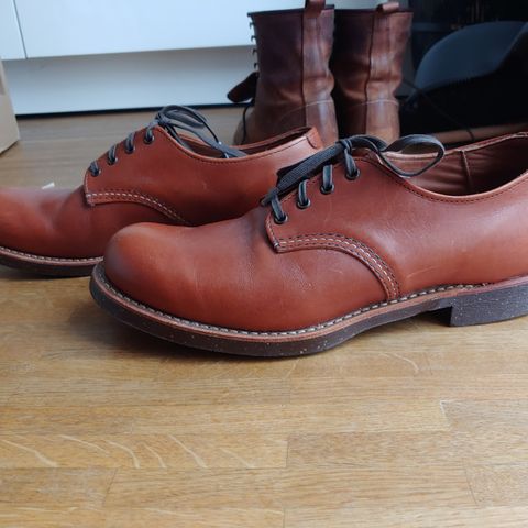 Red Wing Work Oxford in S.B. Foot Brick Settler
