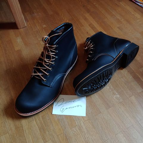 Red Wing Blacksmith in S.B. Foot Black Prairie