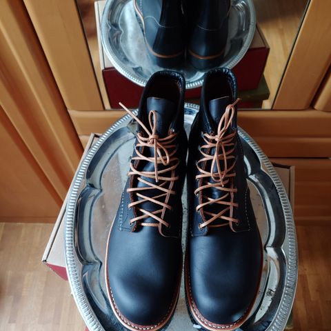 Red Wing Blacksmith in S.B. Foot Black Prairie
