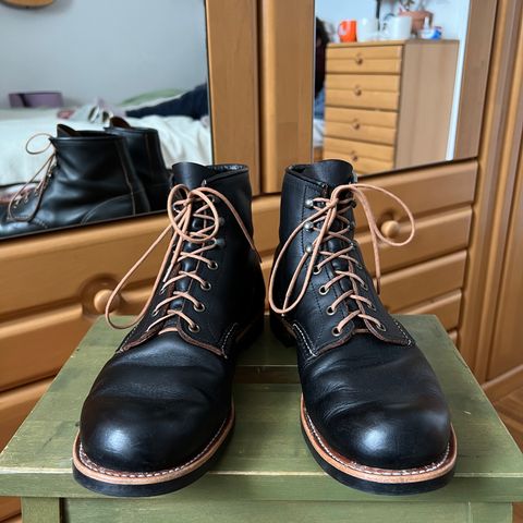Red Wing Blacksmith in S.B. Foot Black Prairie