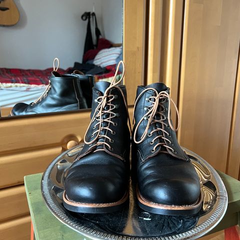 Red Wing Blacksmith in S.B. Foot Black Prairie