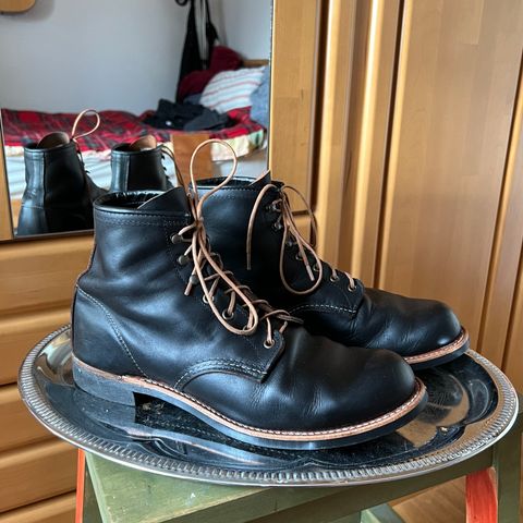 Red Wing Blacksmith in S.B. Foot Black Prairie