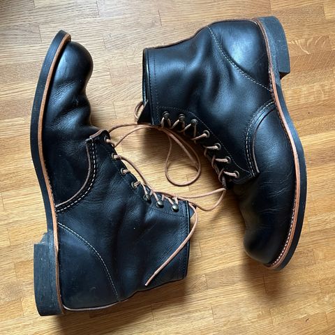 Red Wing Blacksmith in S.B. Foot Black Prairie