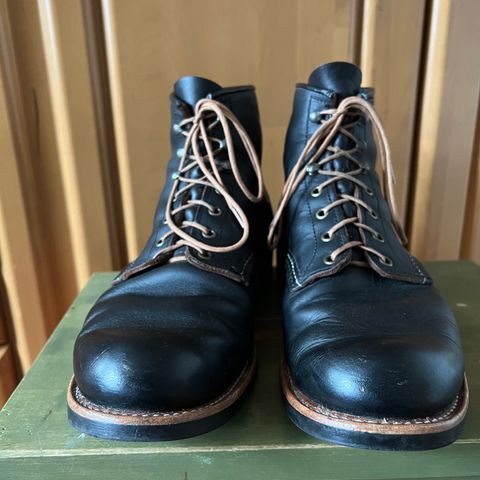 Red Wing Blacksmith in S.B. Foot Black Prairie