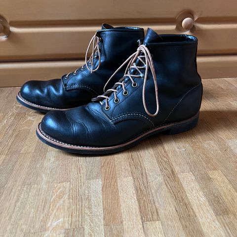 Red Wing Blacksmith in S.B. Foot Black Prairie