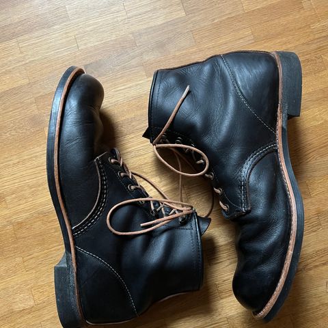 Red Wing Blacksmith in S.B. Foot Black Prairie