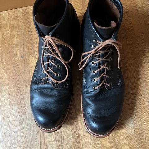Red Wing Blacksmith in S.B. Foot Black Prairie