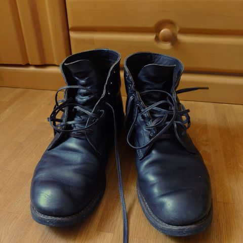 View photo of Red Wing Merchant in S.B. Foot Ebony Harness