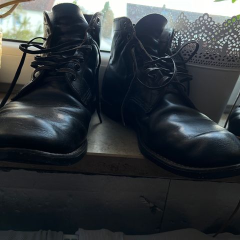 View photo of Red Wing Merchant in S.B. Foot Ebony Harness