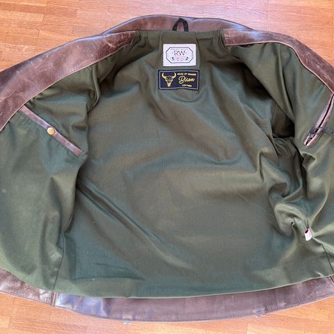 View photo of Rugged West Rugged Rider 2.0 in Oil Brown Bison & Green Cotton Liner