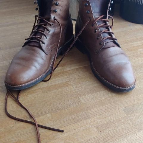 Thursday President in Horween Natural Chromexcel