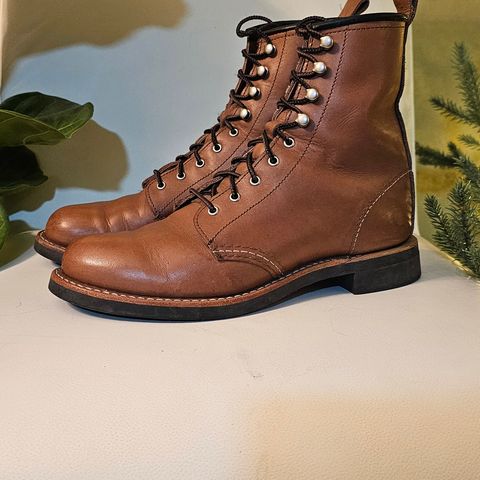 Red Wing Silversmith in S.B. Foot Mocha