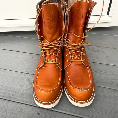 View photo of Red Wing 8-Inch Classic Moc in S.B. Foot Oro Legacy