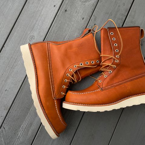 View photo of Red Wing 8-Inch Classic Moc in S.B. Foot Oro Legacy