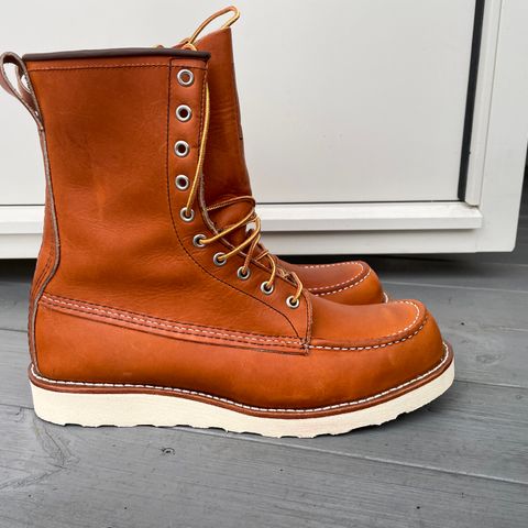 View photo of Red Wing 8-Inch Classic Moc in S.B. Foot Oro Legacy