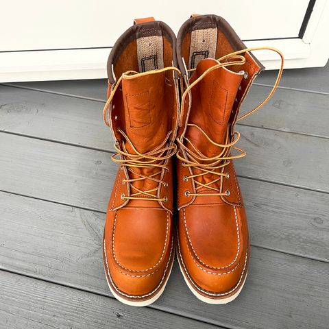 View photo of Red Wing 8-Inch Classic Moc in S.B. Foot Oro Legacy