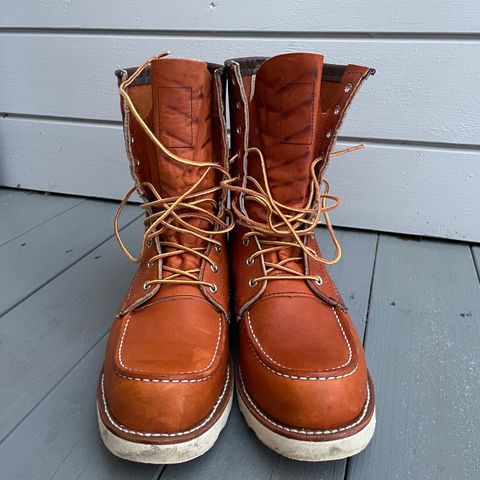 View photo of Red Wing 8-Inch Classic Moc in S.B. Foot Oro Legacy