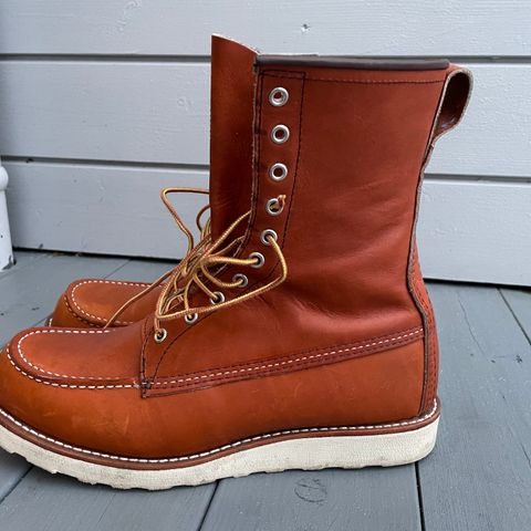 View photo of Red Wing 8-Inch Classic Moc in S.B. Foot Oro Legacy