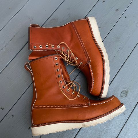 View photo of Red Wing 8-Inch Classic Moc in S.B. Foot Oro Legacy