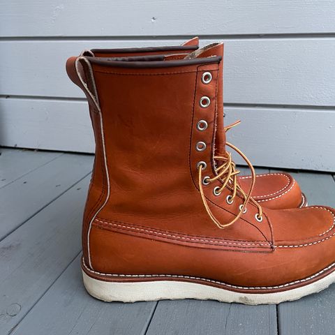 View photo of Red Wing 8-Inch Classic Moc in S.B. Foot Oro Legacy