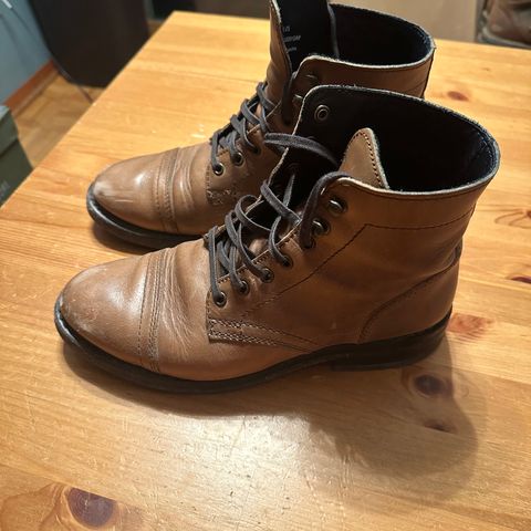 Thursday Captain in Horween Natural Chromexcel