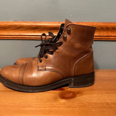 Thursday Captain in Horween Natural Chromexcel