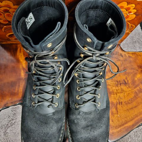 View photo of Nicks Traveler in Seidel MaxSupport Black Roughout