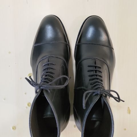 View photo of Patrio Shoemaker Captoe Oxford Boots in Unknown Material