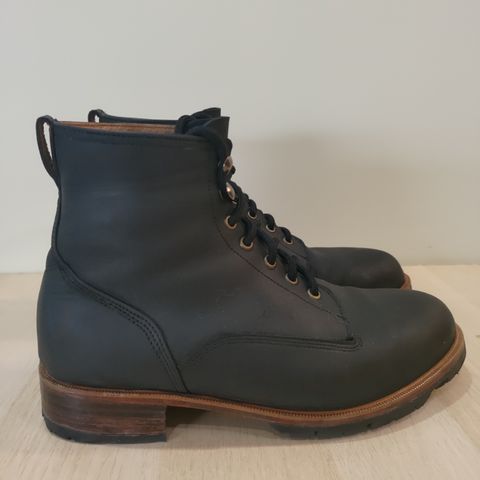 Black Wing Shoes Charcoal Crazy Horse in Charcoal Crazy Horse