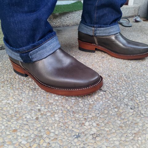 View photo of Willie's Handmade Boots Engineer Boots in Maryam Graphite Horsebutt