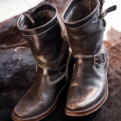 View photo of Willie's Handmade Boots Engineer Boots in Maryam Graphite Horsebutt