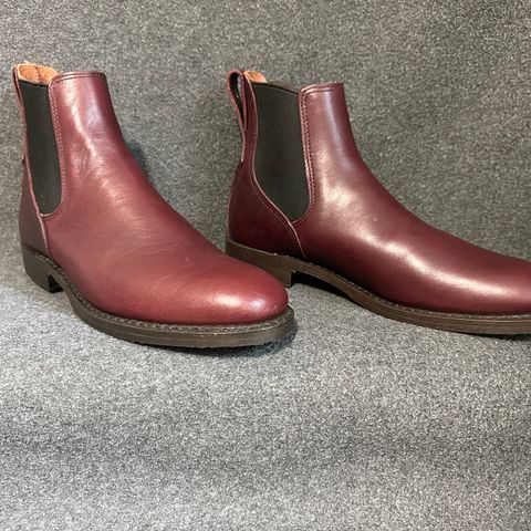 Red Wing Congress Chelsea Boots in S.B. Foot Black Cherry Featherstone