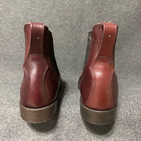 Red Wing Congress Chelsea Boots in S.B. Foot Black Cherry Featherstone