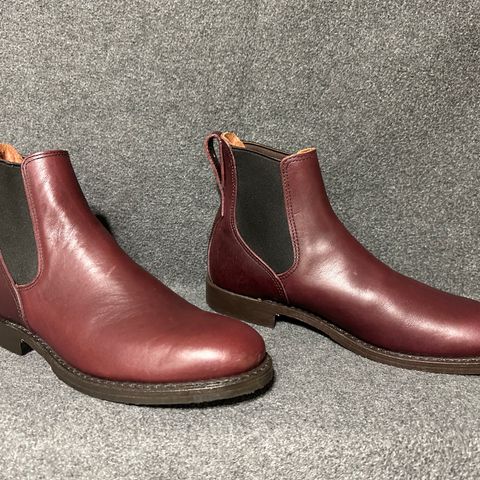 Red Wing Congress Chelsea Boots in S.B. Foot Black Cherry Featherstone