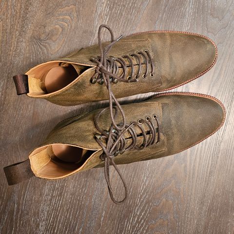 Meermin Service Boot in C.F. Stead Leaf Green Waxy Commander Suede