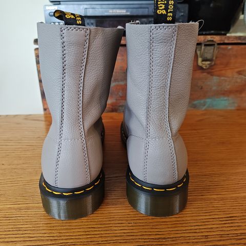 Dr. Martens 1460 Pascal Made In England in Zinc Grey Virginia